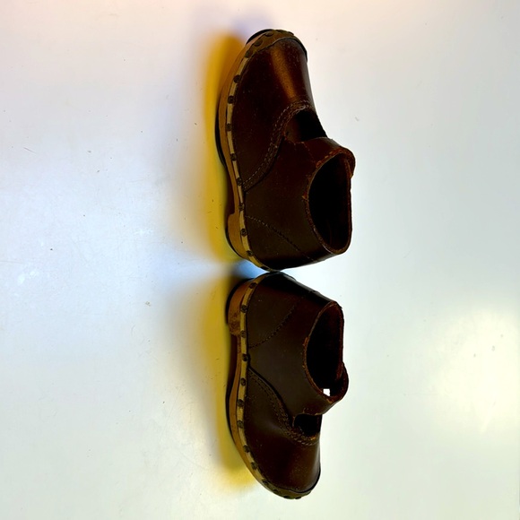 Antique 1930s Leather Wood Mother pearl button sz 3 Dutch baby clogs for display - Picture 11 of 11